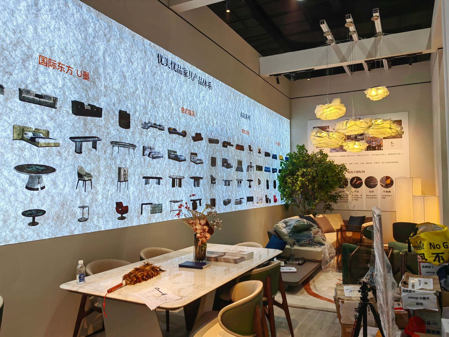 如何確保英國展位設(shè)計搭建符合展會規(guī)定和要求？(圖1)